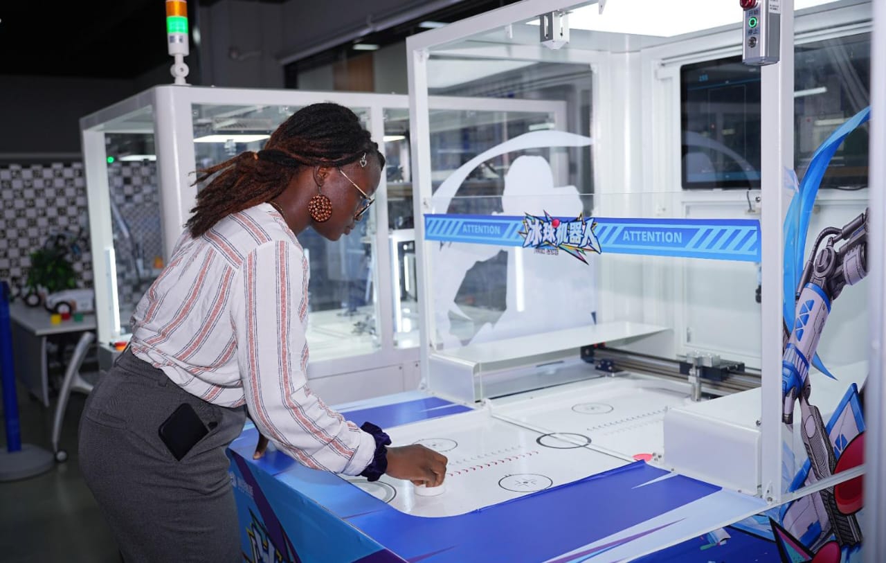 Des campus de Tsinghua aux usines de robots : Le voyage initiatique de quatre jeunes togolaises à Shenzhen
