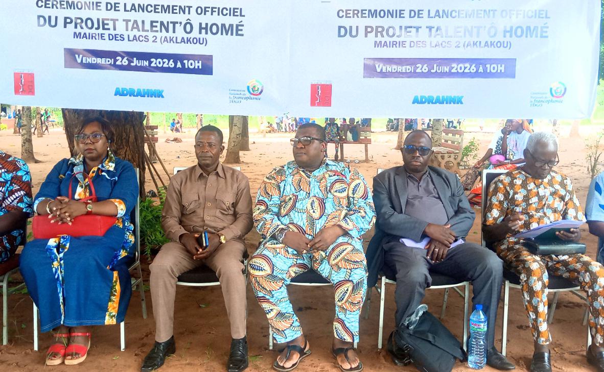 Vue partielle des officiels lors de la cérémonie