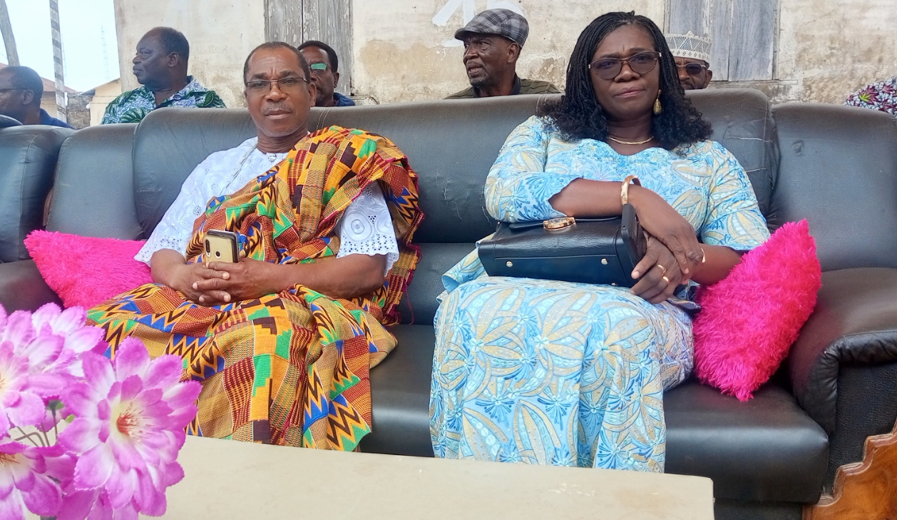 Le député YOVO Komla Agbessi, cadre du milieu et la Sénatrice ATOUTONOU Ama, lors de la cérémonie d'apothéose