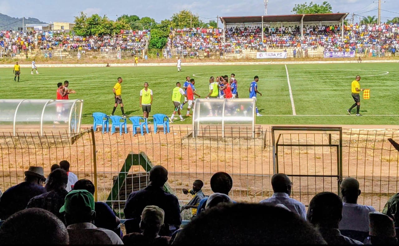 Vue partielle du stade municipal de Kara, lors du duel Sara FC et Kakadl